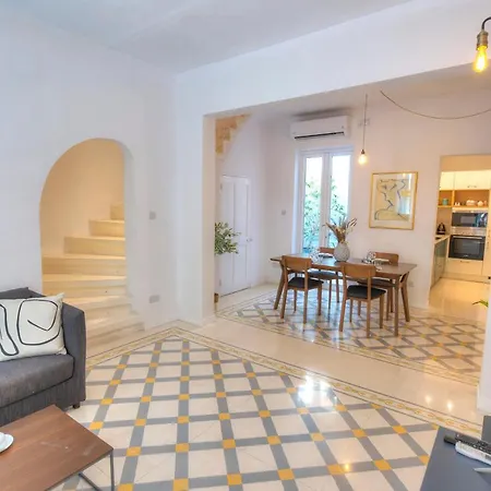 Traditional Duplex Townhouse Near Valletta Jeng1-1 *