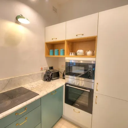 Traditional Duplex Townhouse Near Valletta Jeng1-1 *