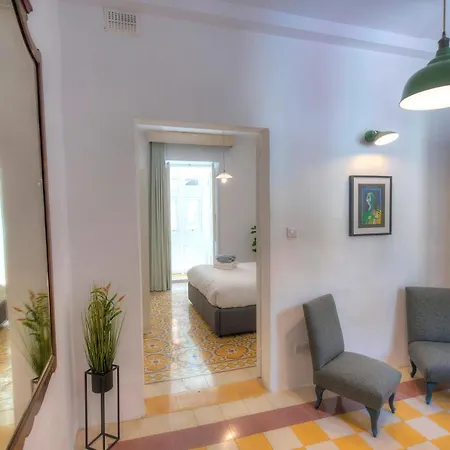 Traditional Duplex Townhouse Near Valletta Jeng1-1 *