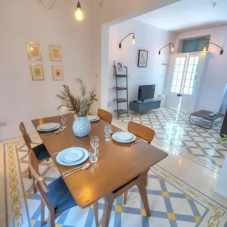 Traditional Duplex Townhouse Near Valletta Jeng1-1 *