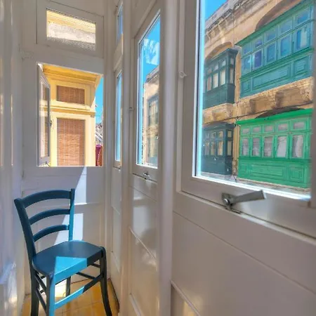 Traditional Duplex Townhouse Near Valletta Jeng1-1 *